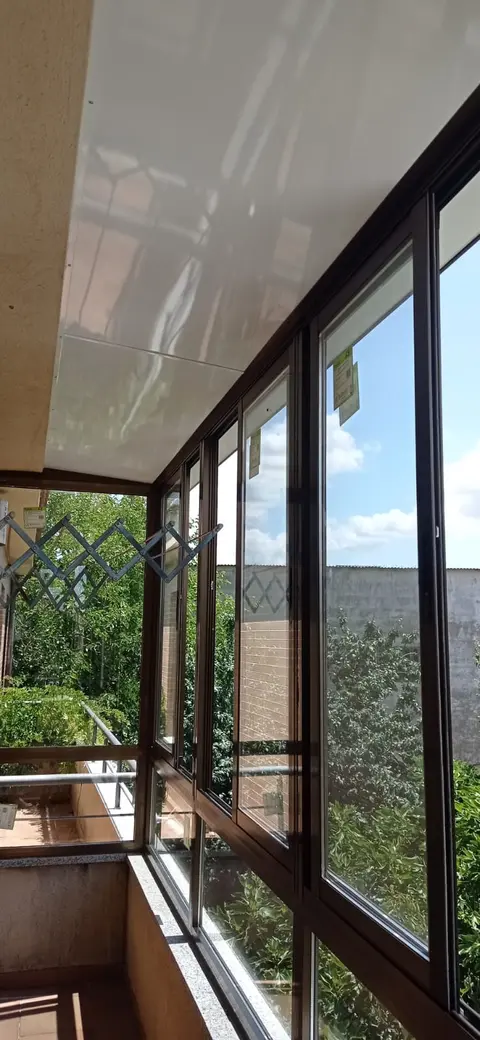 Galerías, mosquiteras y contraventanas